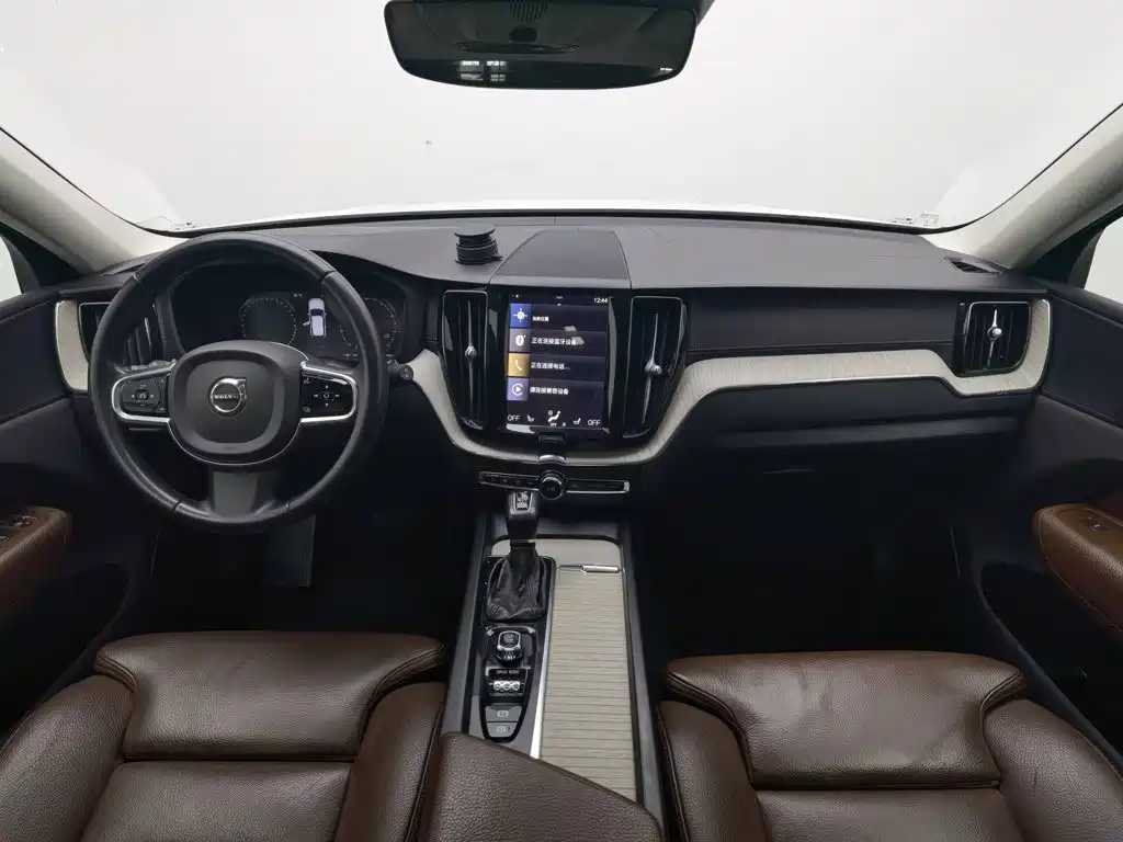 Фото 5 - Volvo XC60