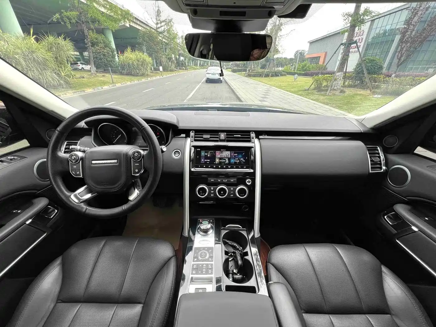 Land Rover Discovery 2017 3.0 SC V6 SE фото 11