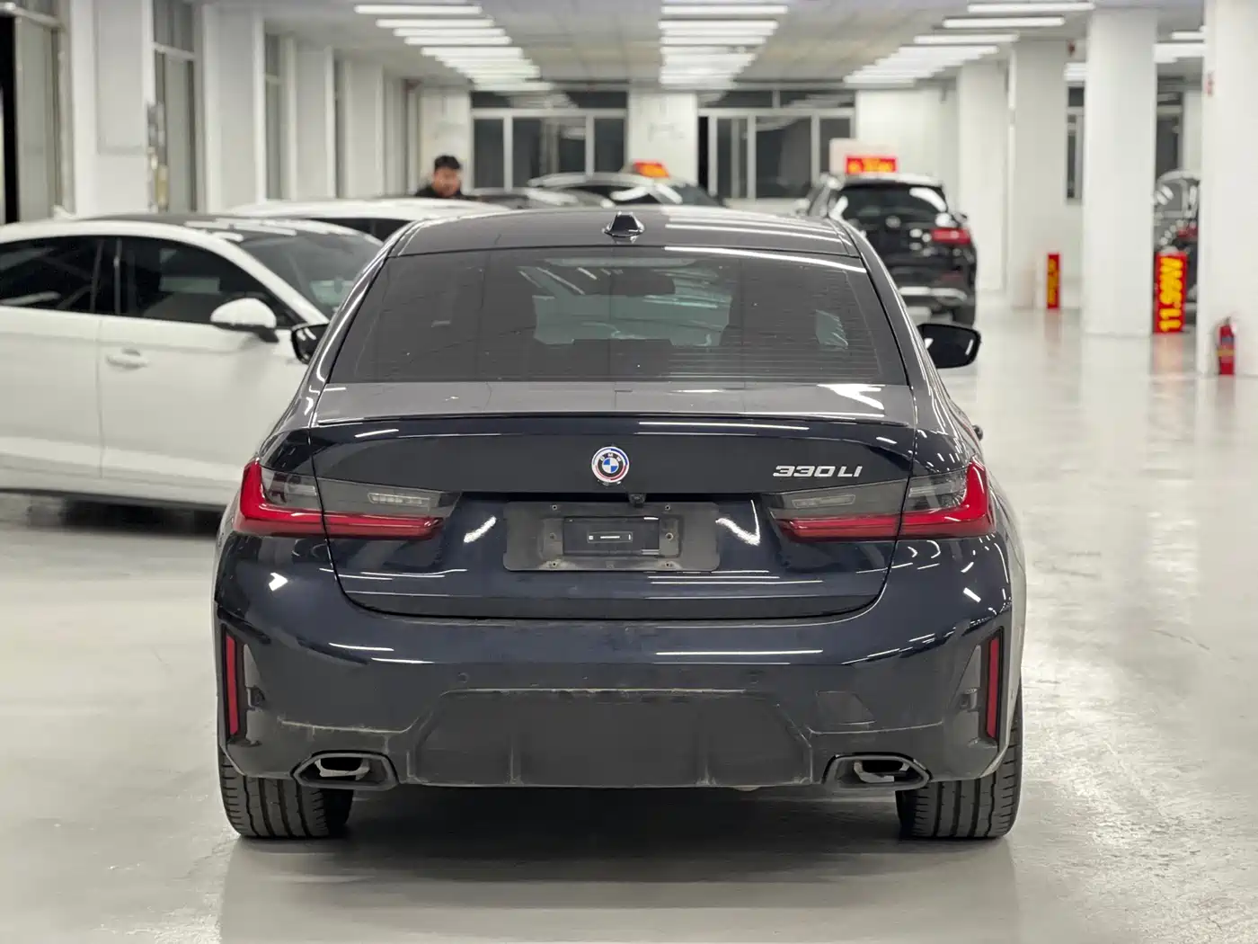 BMW 3 Series 2025 330Li Premium M Sport Night Edition фото 8
