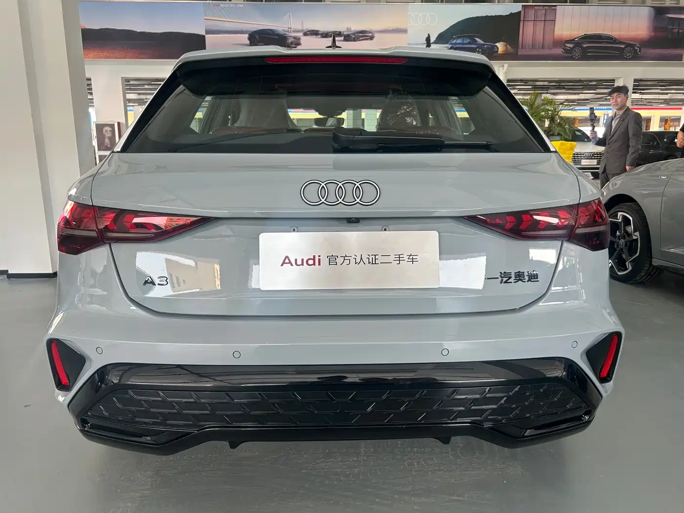 Audi A3 2025 Facelift Sportback 35TFSI Flying Spur Premium фото 4