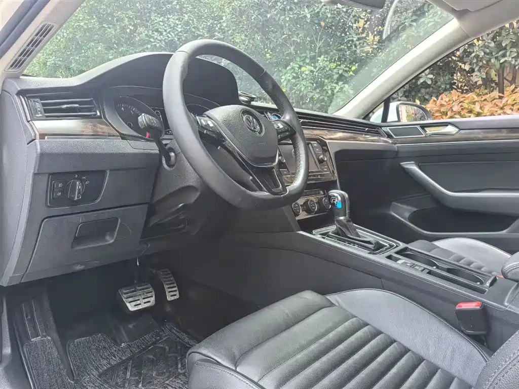 Volkswagen Magotan 2018 Facelift 330TSI DSG Luxury фото 4