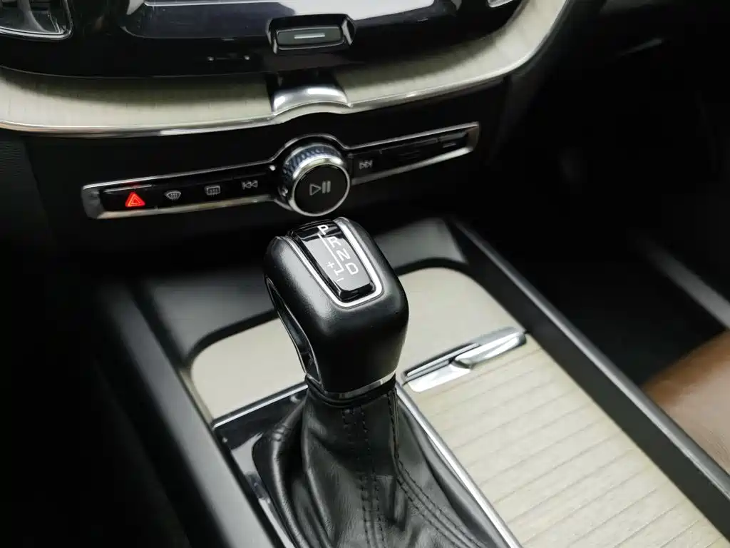 Фото 13 - Volvo XC60