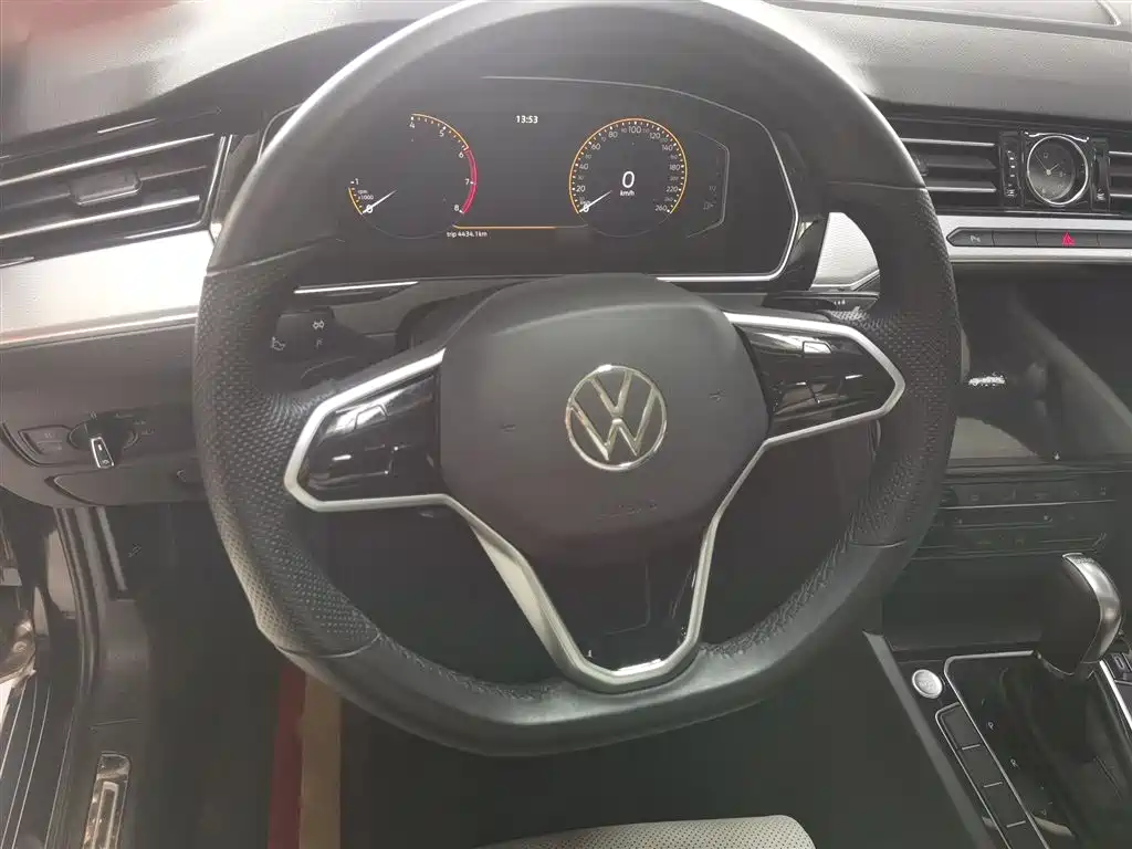Volkswagen Magotan 2023 Model 2 Million Commemorative Edition 330TSI DSG Luxury фото 3