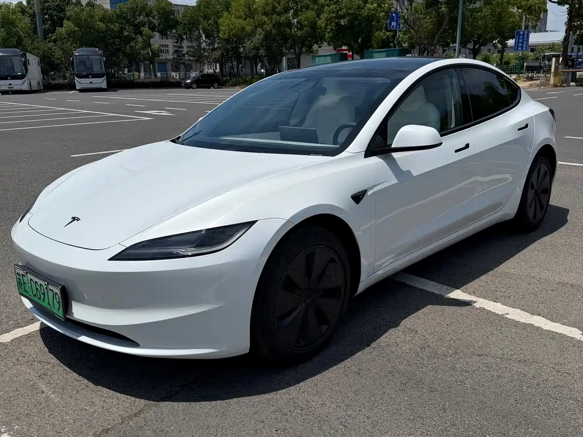 Tesla Model 3 2026 2025 Model Year Facelift Rear-Wheel Drive
