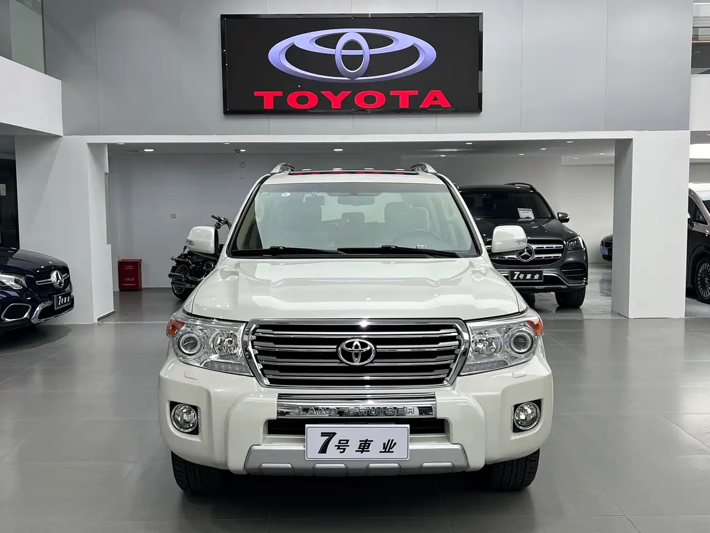 Toyota Land Cruiser (Import) 2015 4.6L V8 Middle East Limited Edition фото 23