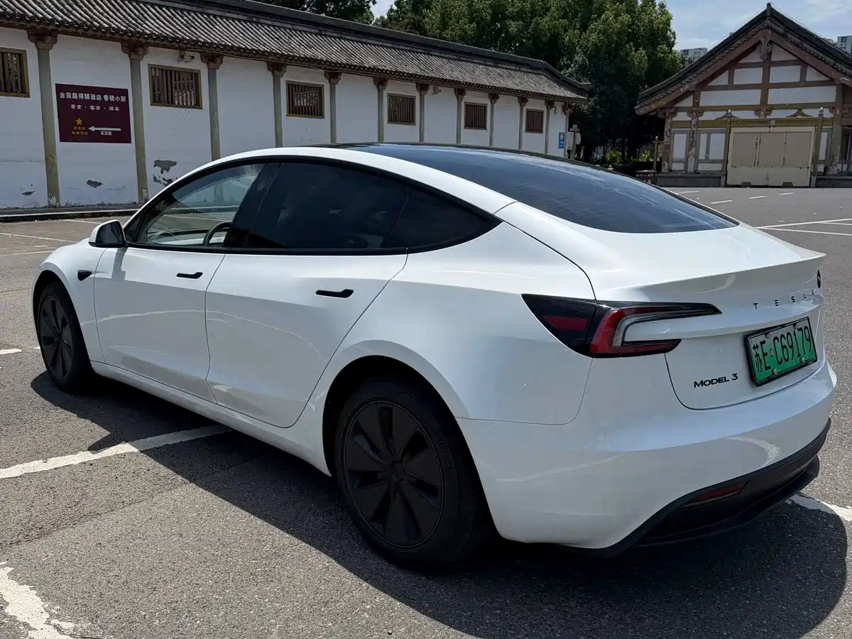Tesla Model 3 2026 2025 Model Year Facelift Rear-Wheel Drive