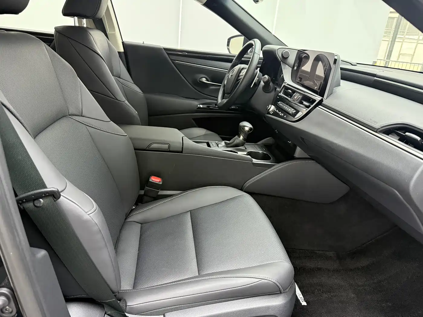 Lexus ES 2022 200 Excellence Edition фото 8
