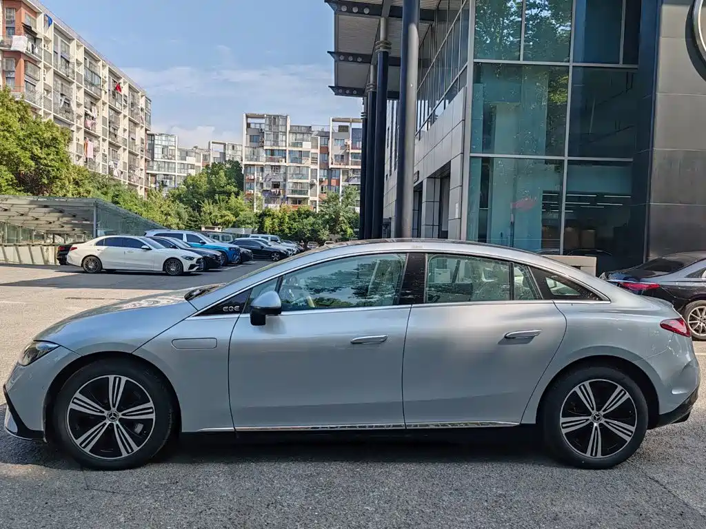 Mercedes-Benz EQE 2024 2025 Model 500 4MATIC Luxury Edition