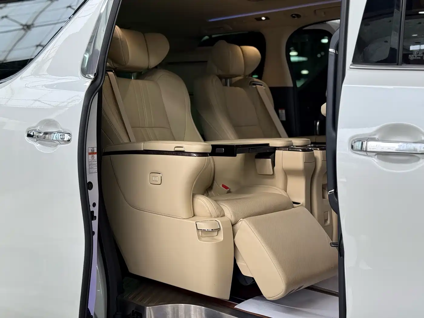 Toyota Alphard 2021 Hybrid 2.5L Premium фото 17