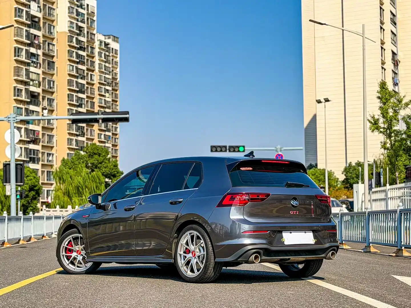 Фото 5 - Volkswagen Golf GTI