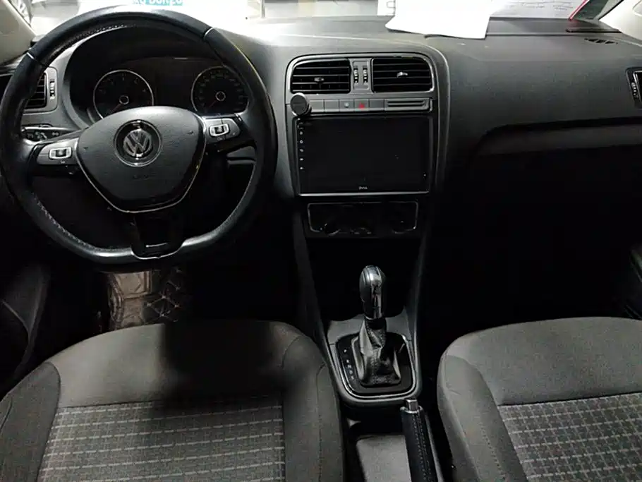 Volkswagen Polo 2016 1.6L Automatic Comfort фото 12