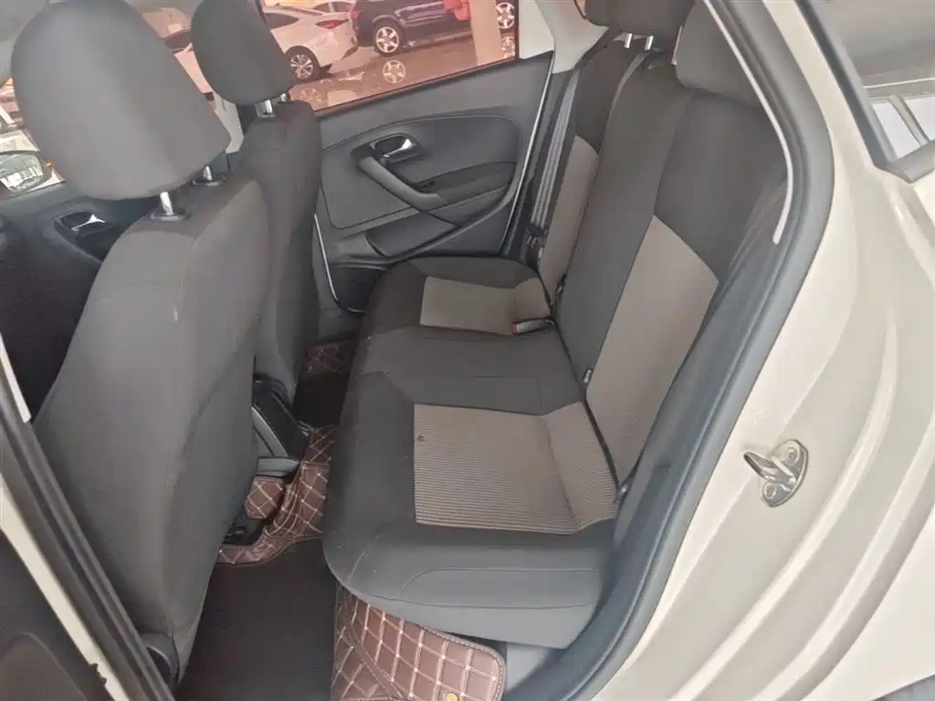 Volkswagen Polo 2016 1.4L Manual Trend фото 17