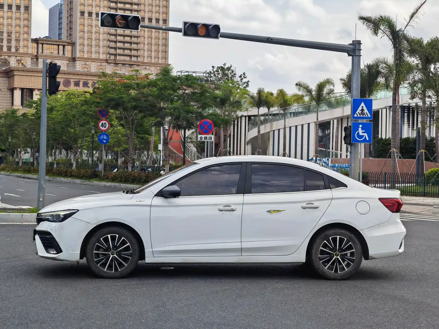 ROEWE I5
