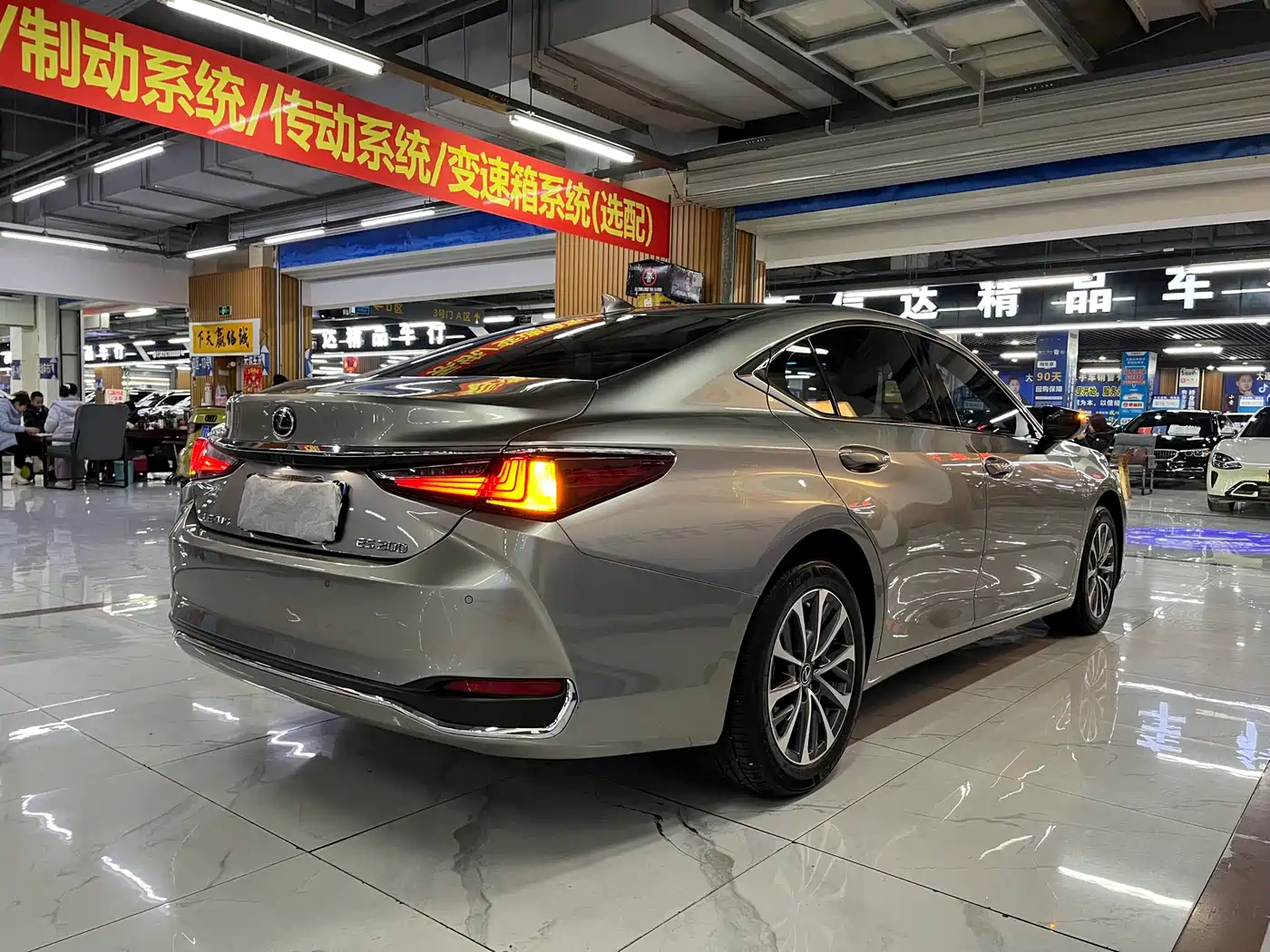 Lexus ES 2023 200 Excellence Edition фото 5