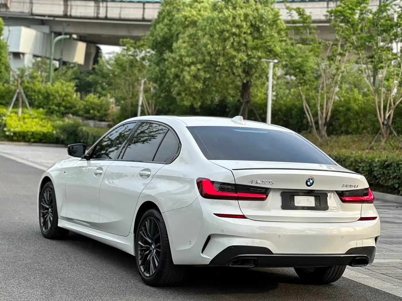 BMW 3 Series 2022 325Li M Sport Shadow Edition фото 4
