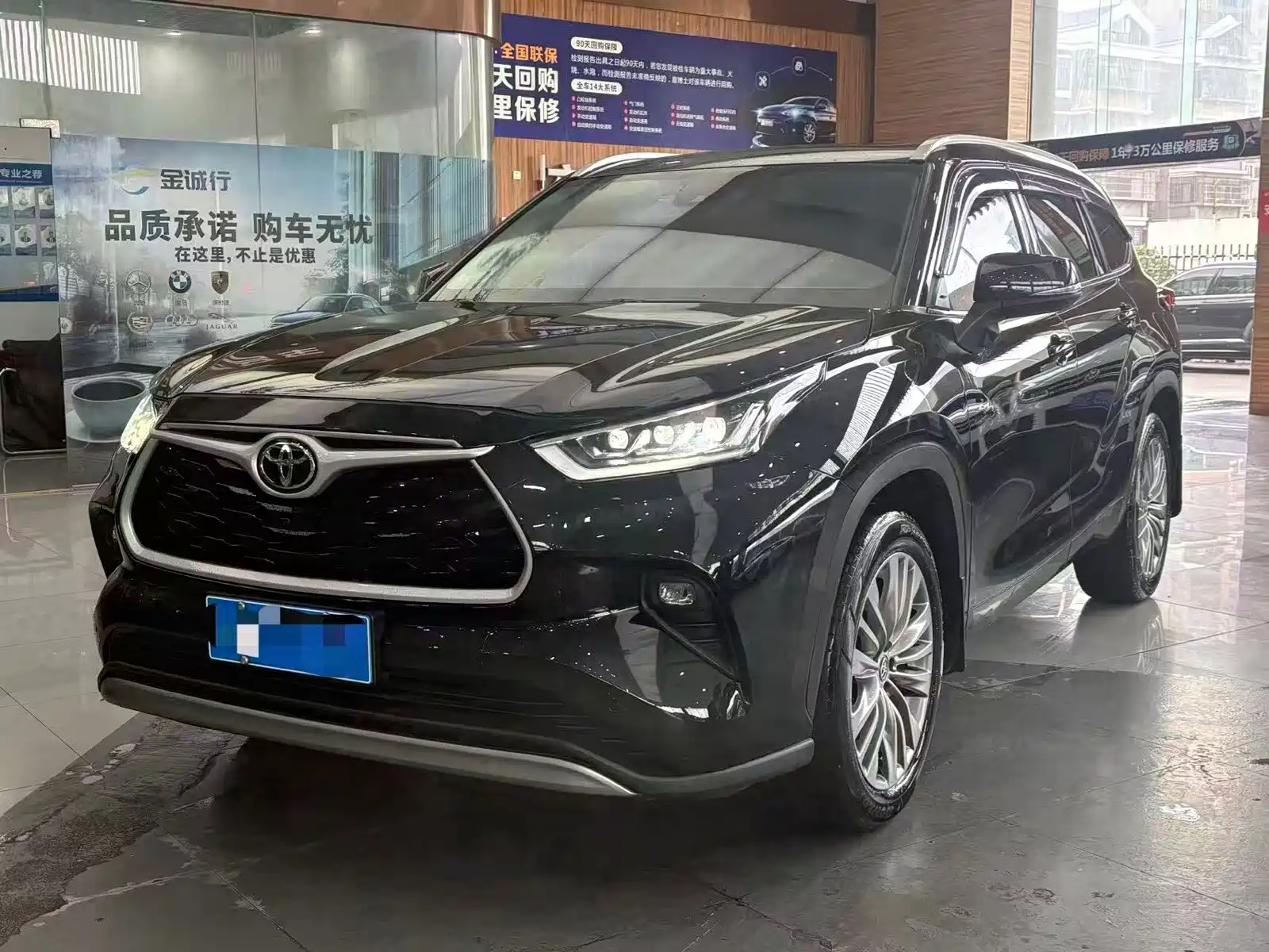 Photo 2 - Toyota Highlander