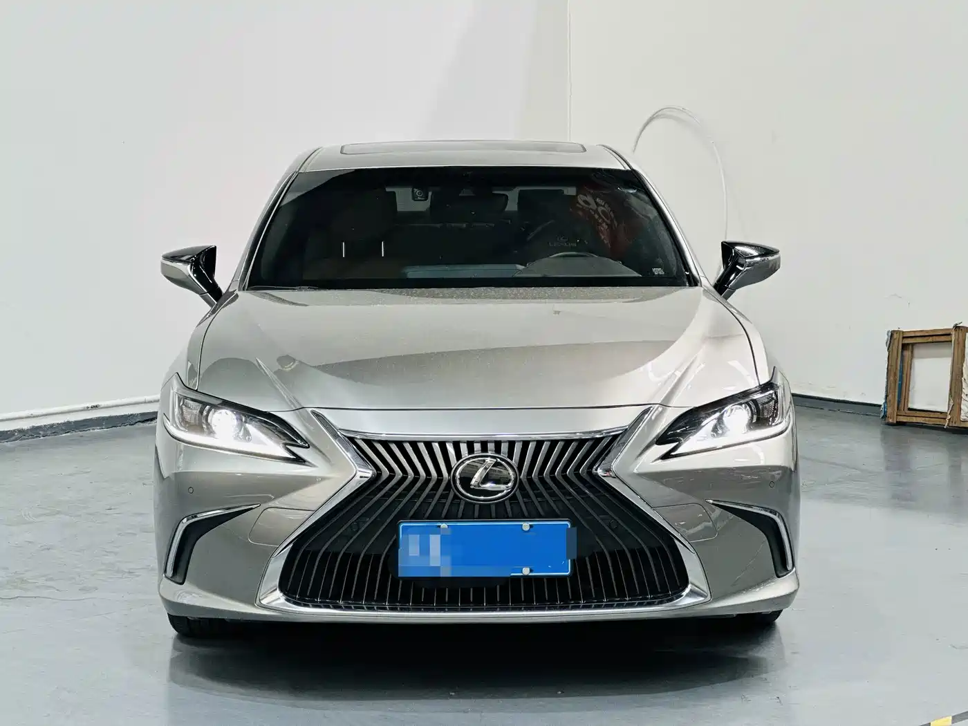 Фото 2 - Lexus ES
