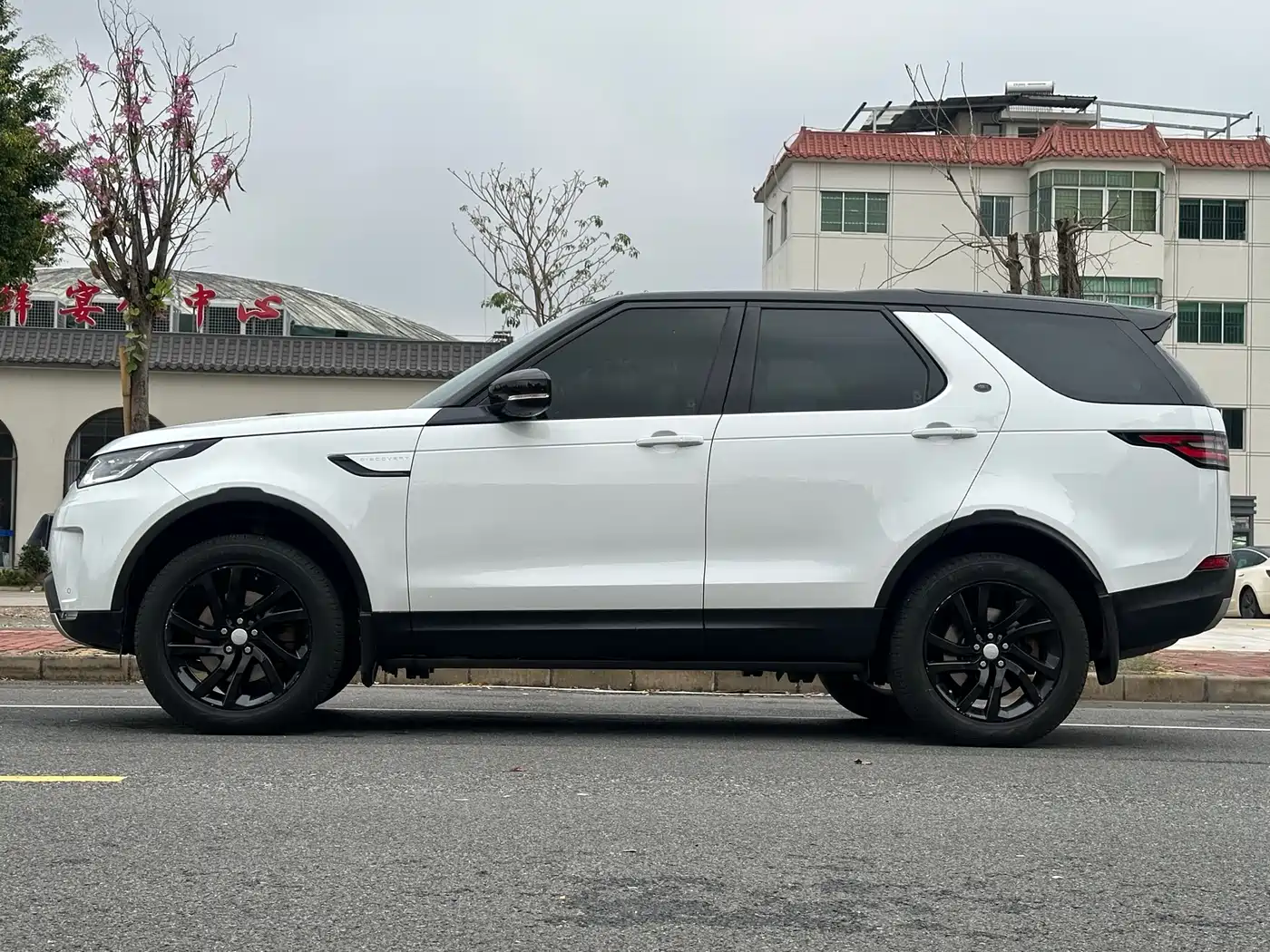 Land Rover Discovery 2017 3.0 SC V6 HSE фото 18