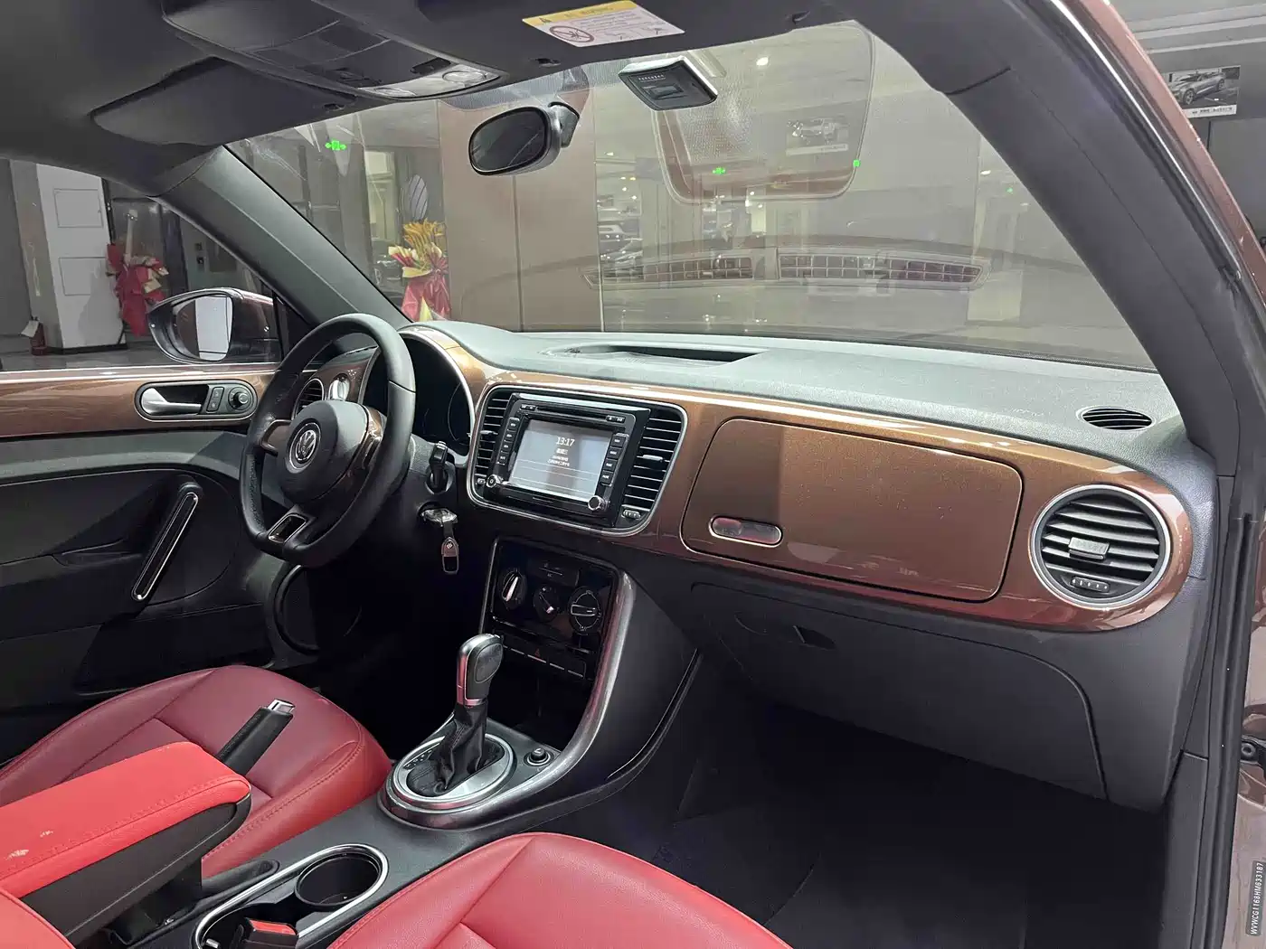 Volkswagen Beetle 2017 180TSI Enjoy фото 10