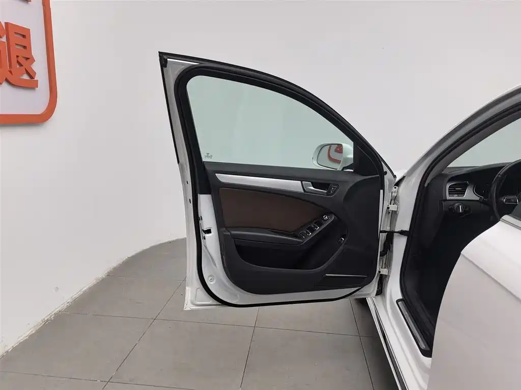 Фото 8 - Audi A4L