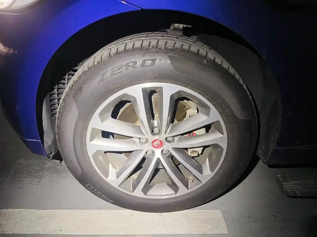 Photo 7 - Jaguar F-PACE