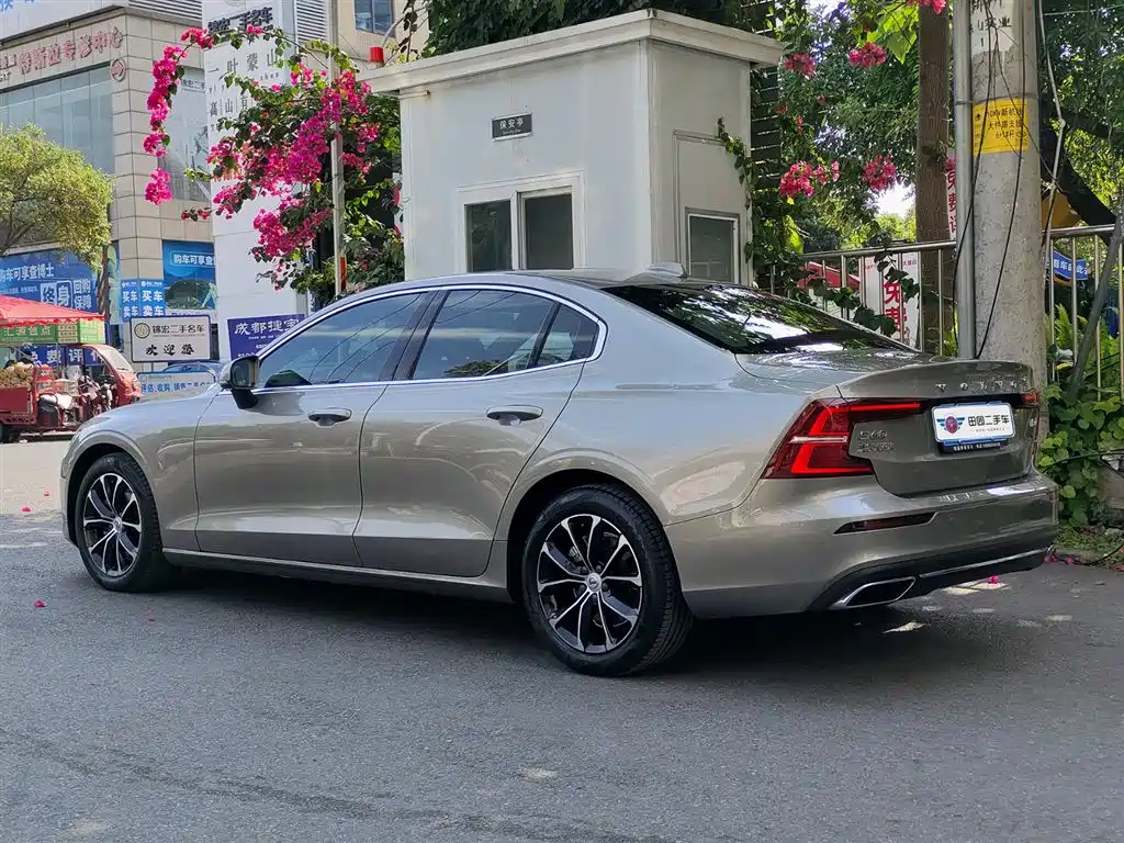 VOLVO S60