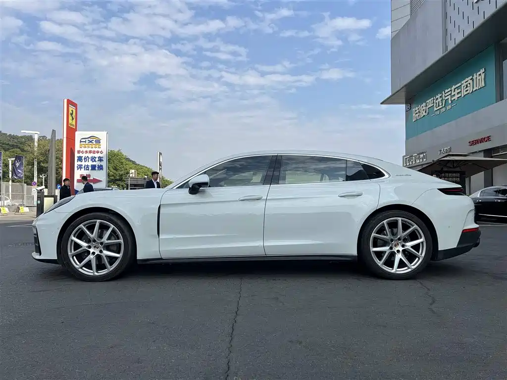 PORSCHE PANAMERA