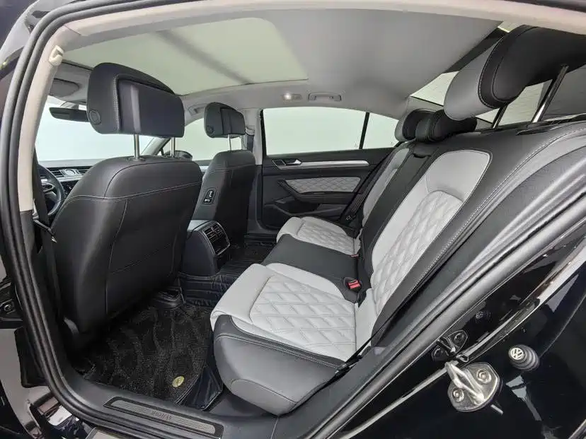 Volkswagen Magotan 2023 2 Million Units Anniversary Edition 330TSI DSG Leading Type фото 9