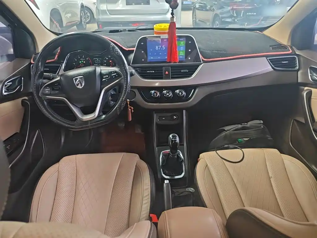 Baojun 310W 2018 2017 1.5L Manual Fashion Edition (China V)