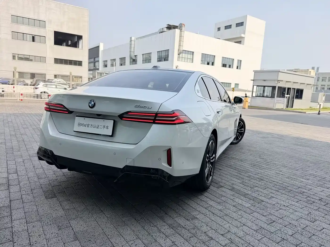 BMW 5 Series 2025 530Li Leading M Sport Package фото 5