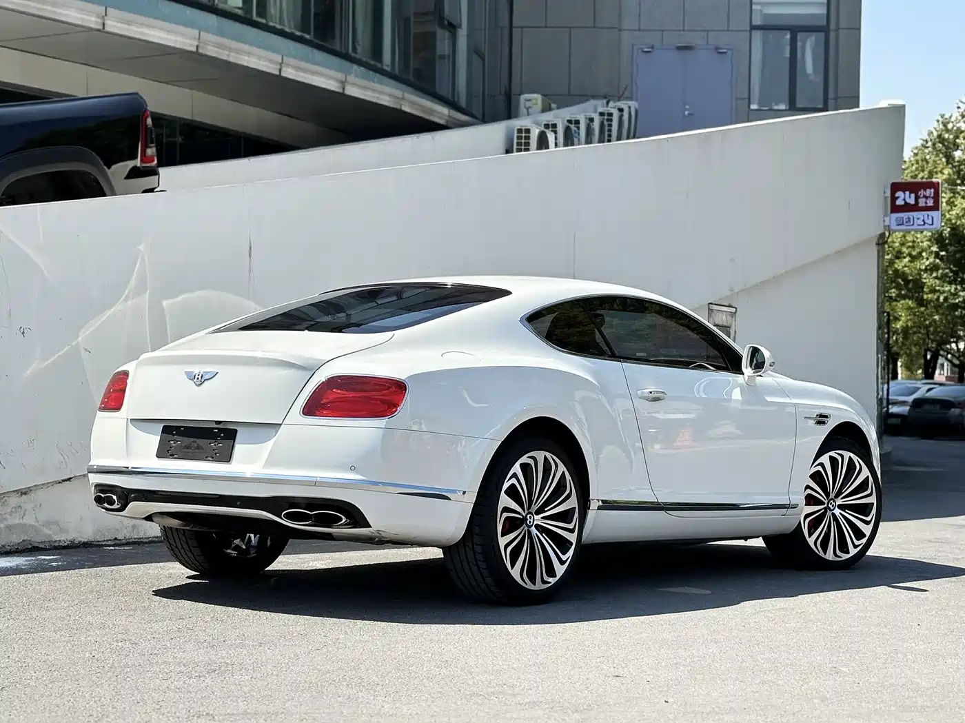Bentley Continental 2017 4.0T GT V8 Standard фото 18