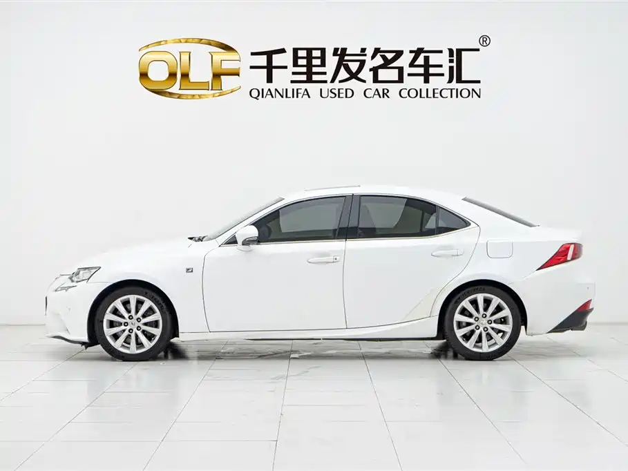 Lexus IS 2015 200t F SPORT фото 7