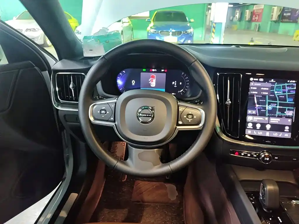 Volvo S60 2026 2025 B4 Smart Luxury Edition