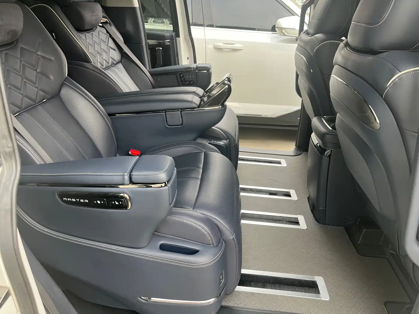 GAC Trumpchi Trumpchi Xiangwang M8 2025 Model QianKun Series Ultra First Class фото 12
