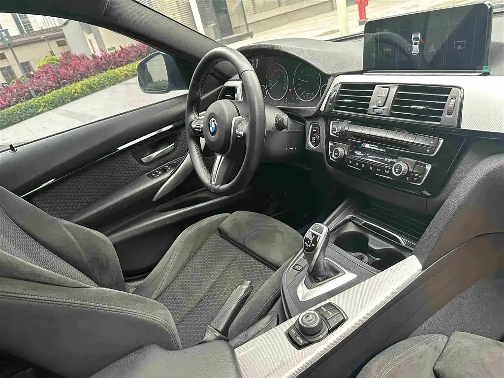BMW 3 Series 2017 320i M Sport фото 22