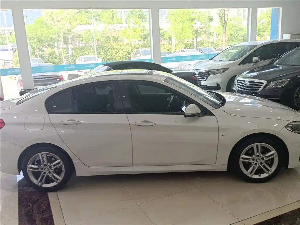 BMW 1 Series 2019 118i M Sport Package фото 7