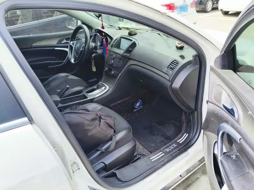 Photo 10 - Buick Regal