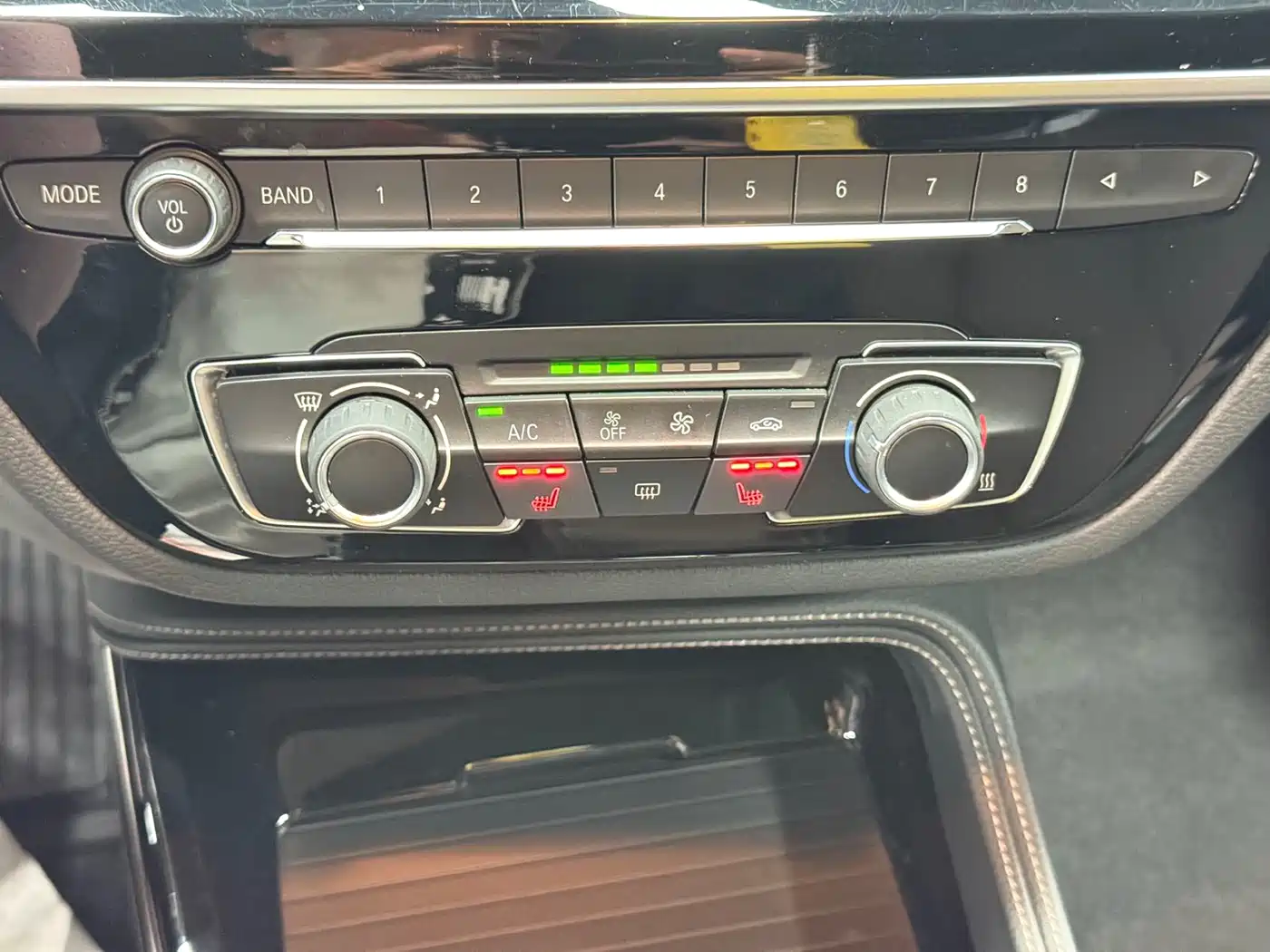 BMW 1 Series 2022 120i M Sport Shadow Edition фото 10
