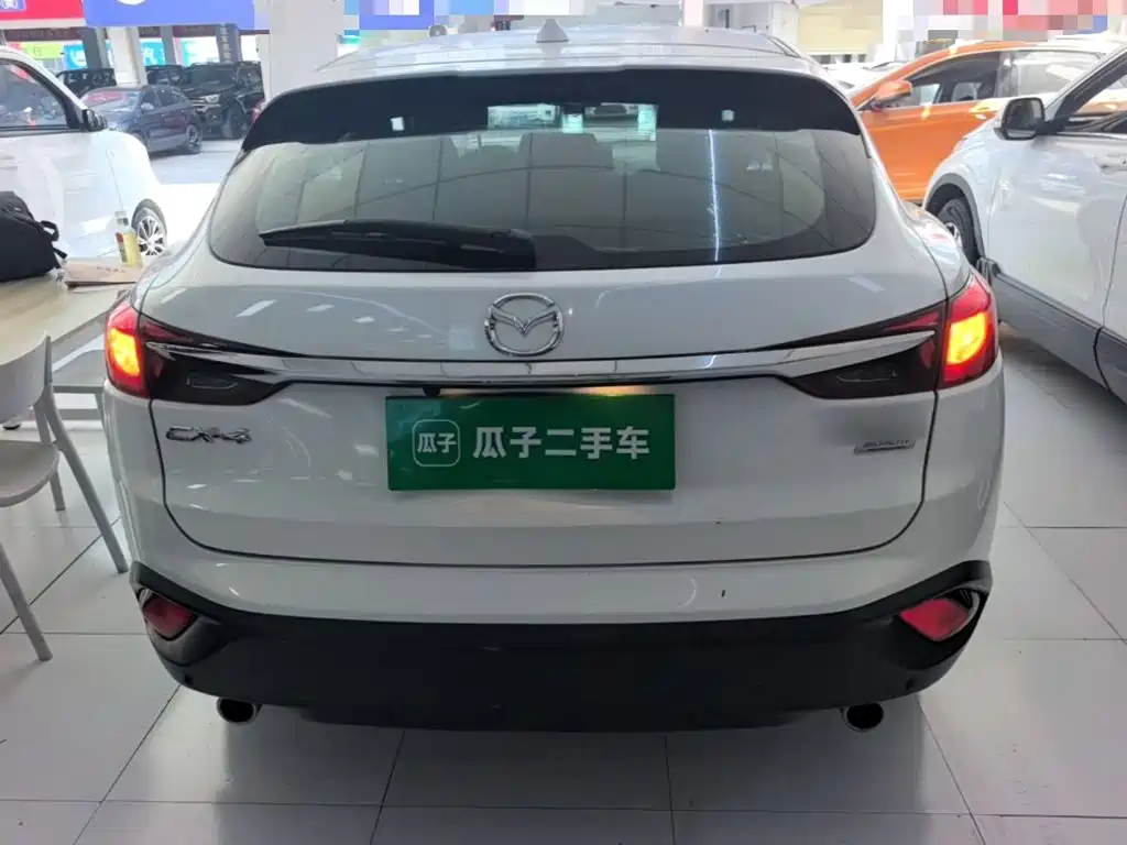 Photo 6 - Mazda CX-4