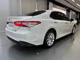 Фото 6 - Toyota Camry