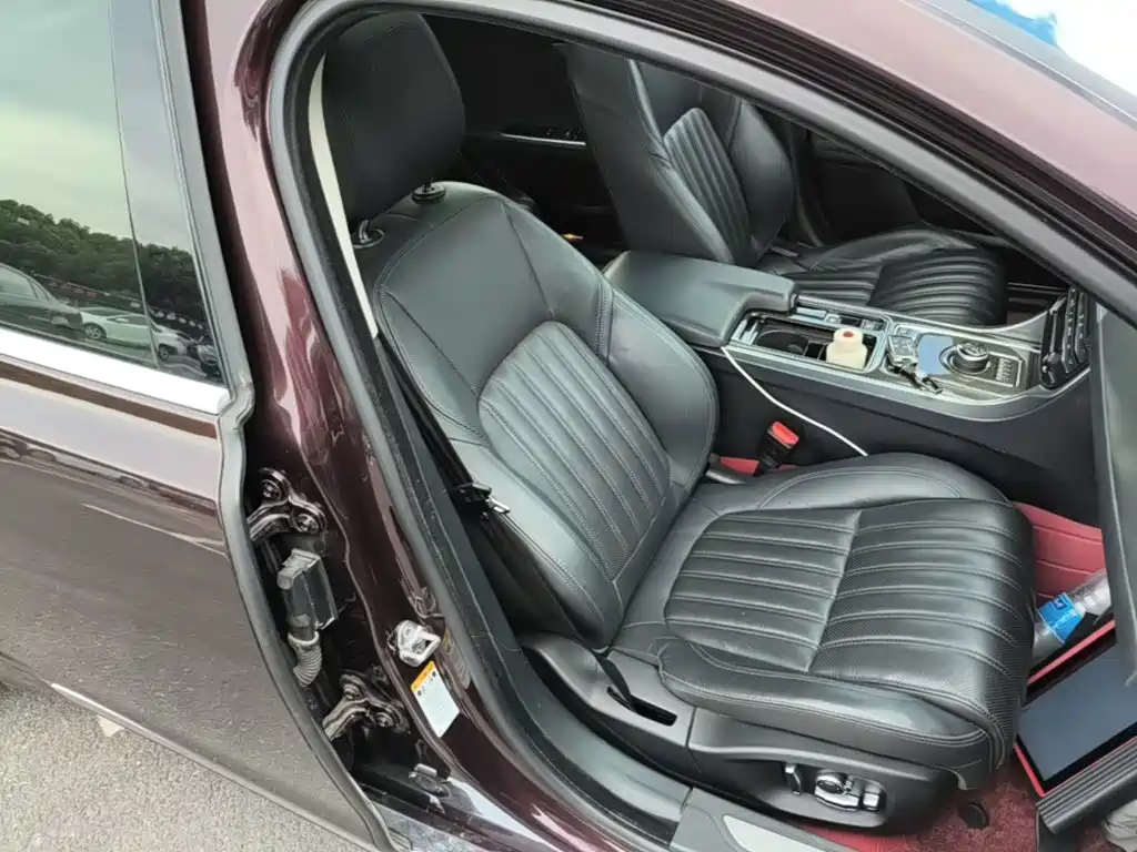 Фото 25 - Jaguar XFL