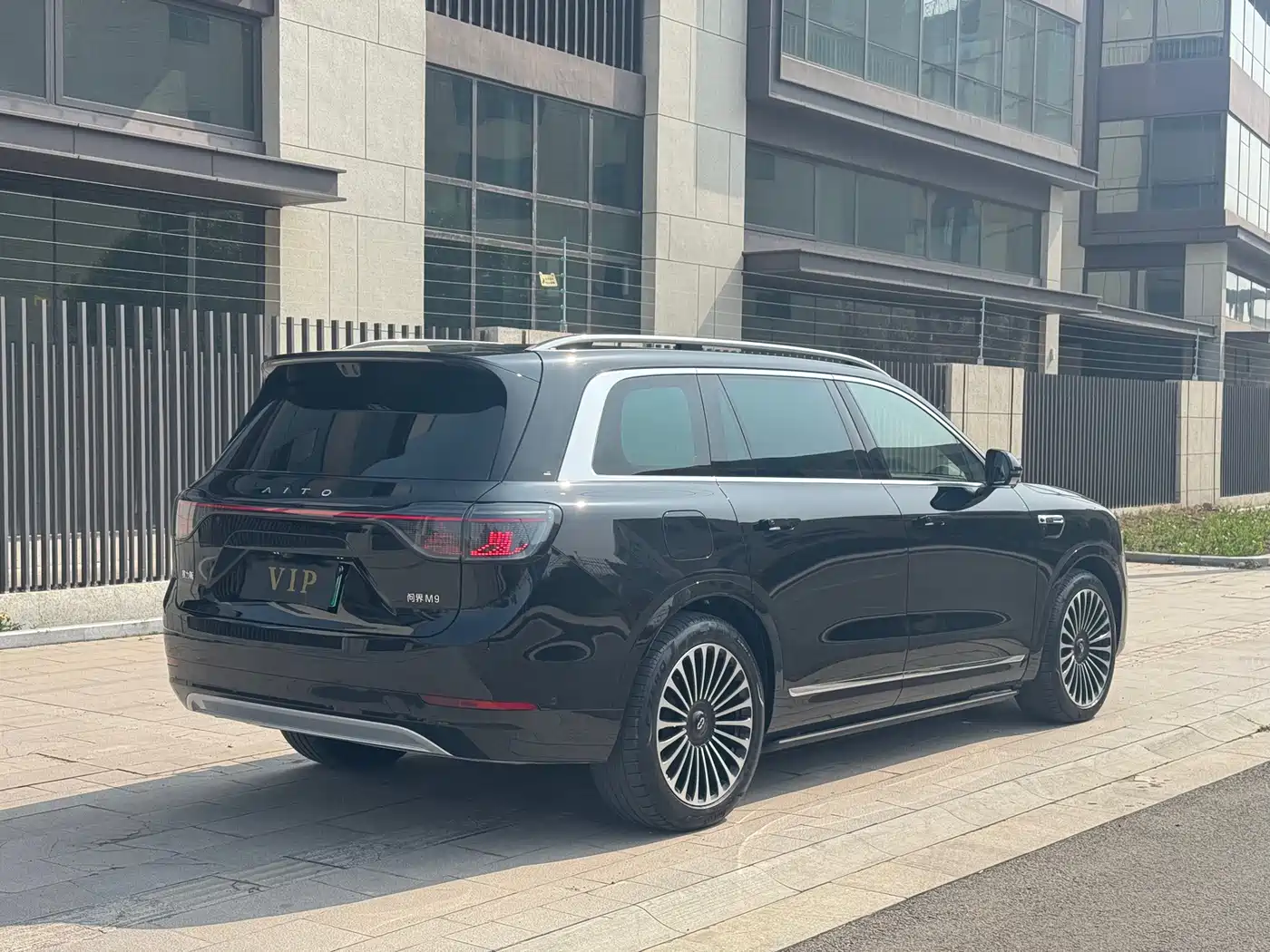 AITO Wenjie AITO M9 2025 Extended Range Ultra 52kWh 6-Seater фото 6