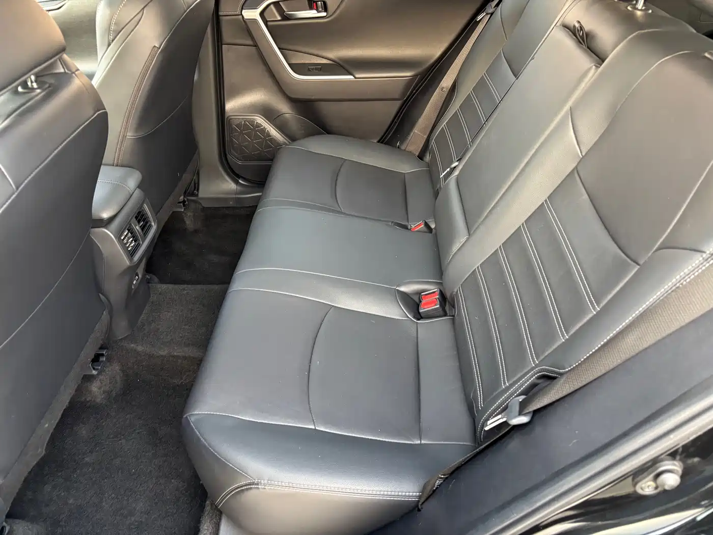 Toyota Wildlander 2022 2.0L CVT FWD Luxury PLUS Edition фото 9