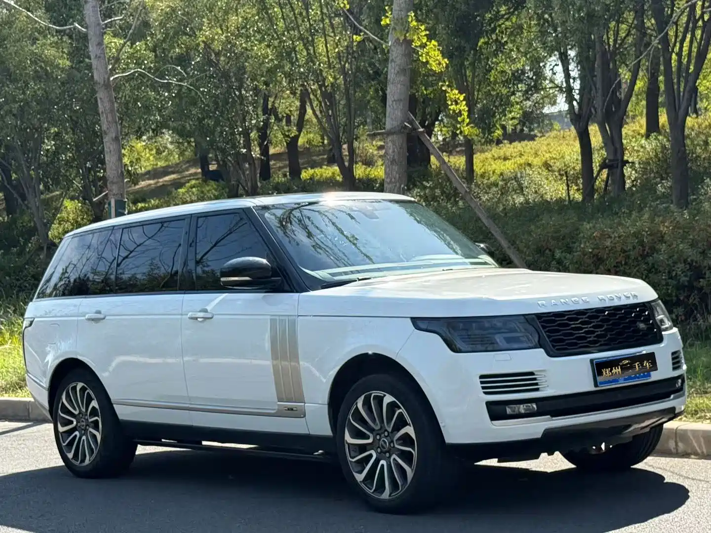 Photo 3 - Land Rover Range Rover