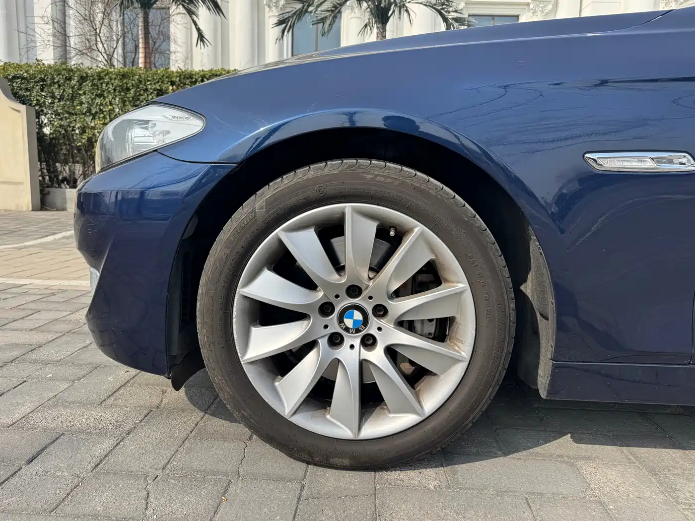 BMW 5 Series (Import) 2011 535i Luxury Sport фото 4