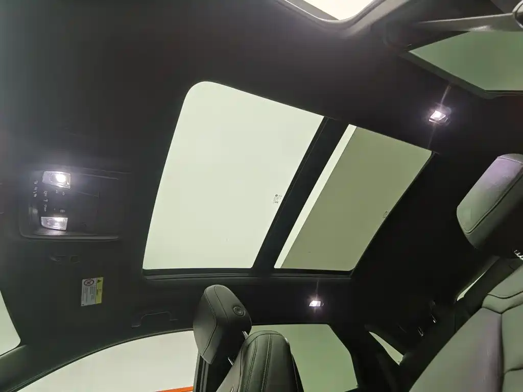 Photo 14 - Cadillac XT5