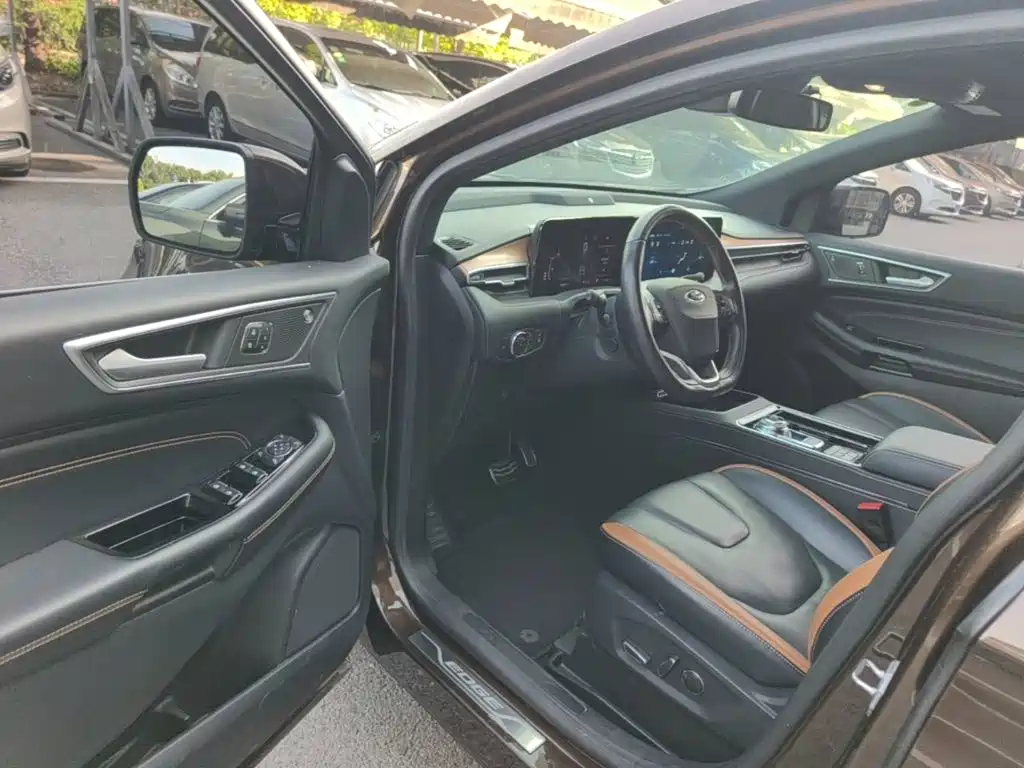 Фото 16 - Ford Edge