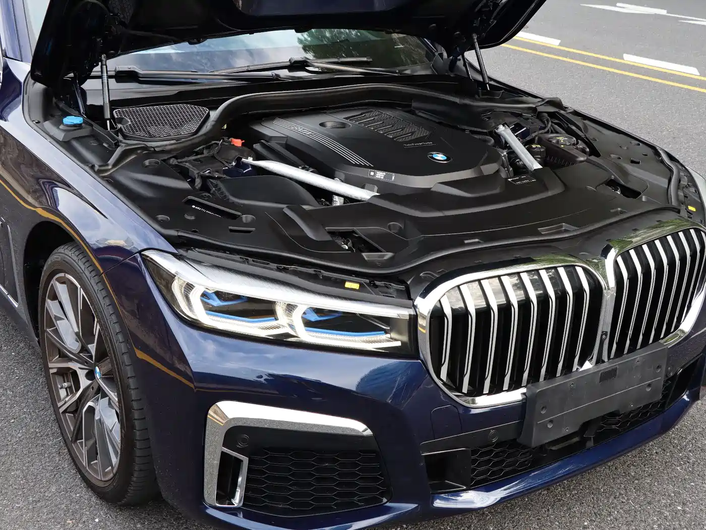 BMW 7 Series 2022 740Li xDrive Executive M Sport Package фото 10