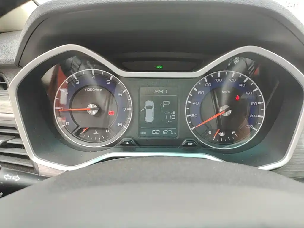 Фото 12 - Geely Vision X3