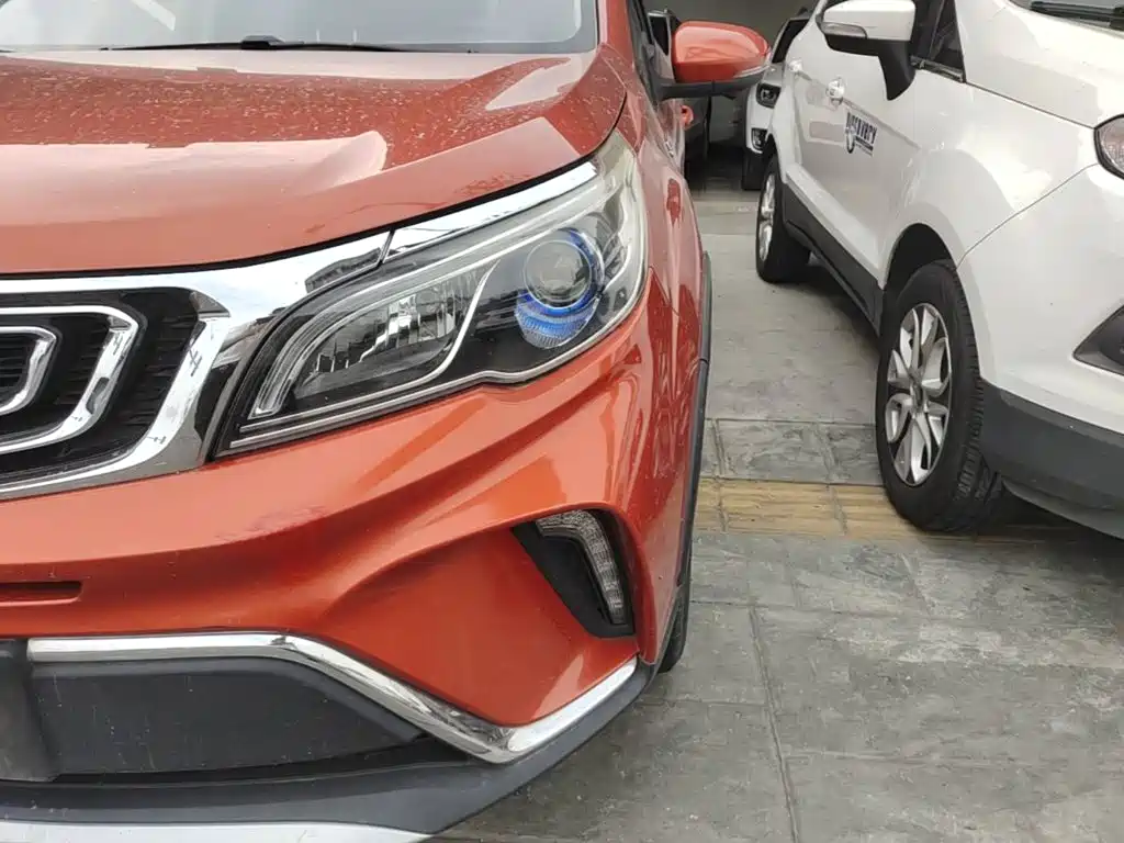 Фото 24 - Geely Vision X3